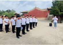 “緬懷先烈，瞻仰紅色文化”